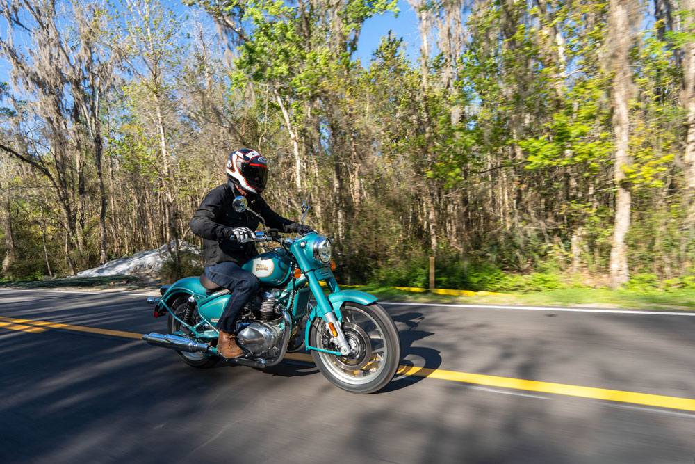 2026 Royal Enfield Classic 650 action 2026 Royal Enfield Classic 650 action